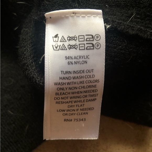 *CYNTHIA ROWLEY* sweater - Picture 6 of 6